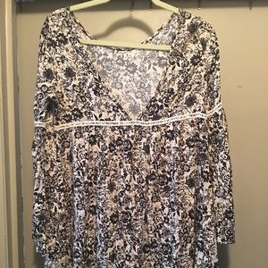 Black and White Bell sleeve Blouse!